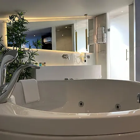 Ag Hotel